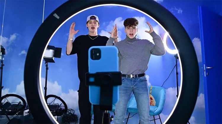 抖音再次盯上小红书这是「种草」最好的时代